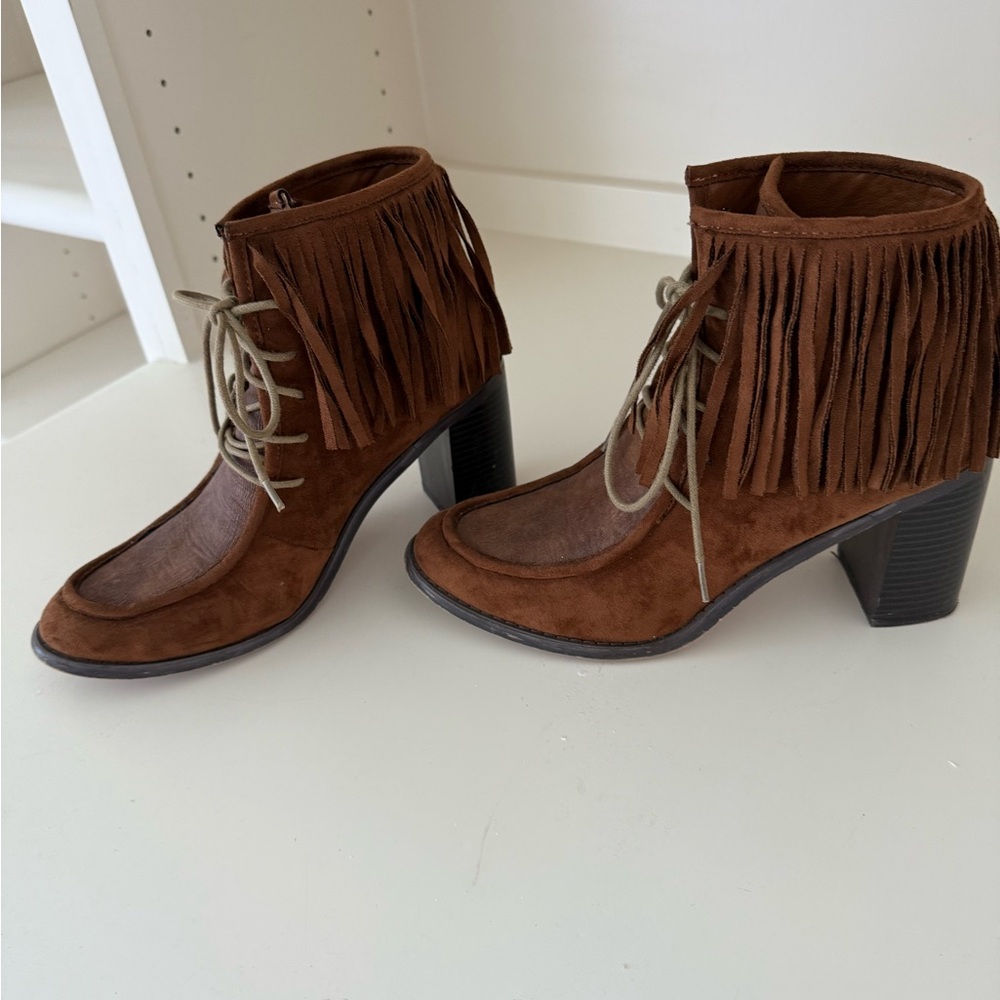 Anthropologie Vanessa Wu Brown Fringe Booties Size 41/9.5